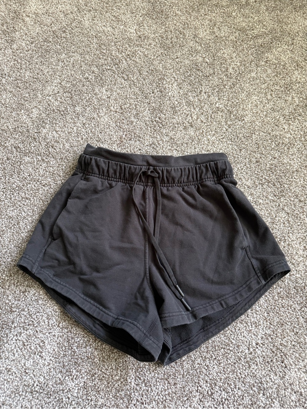 Lululemon inner glow shorts black size 2